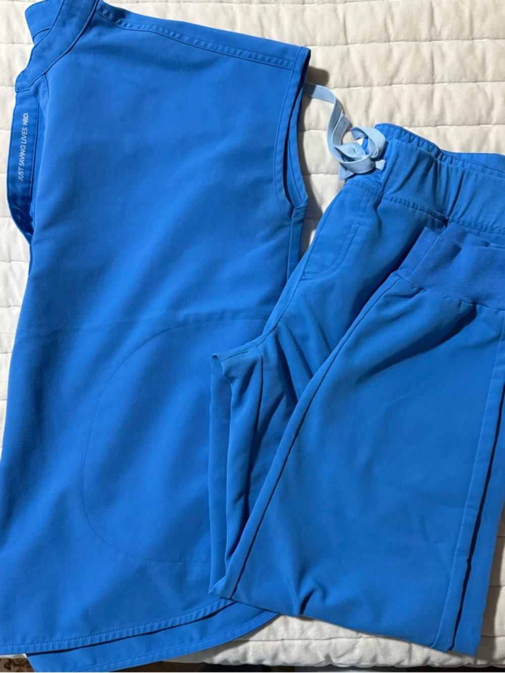 FIGS Scrub Top & Jogger Set